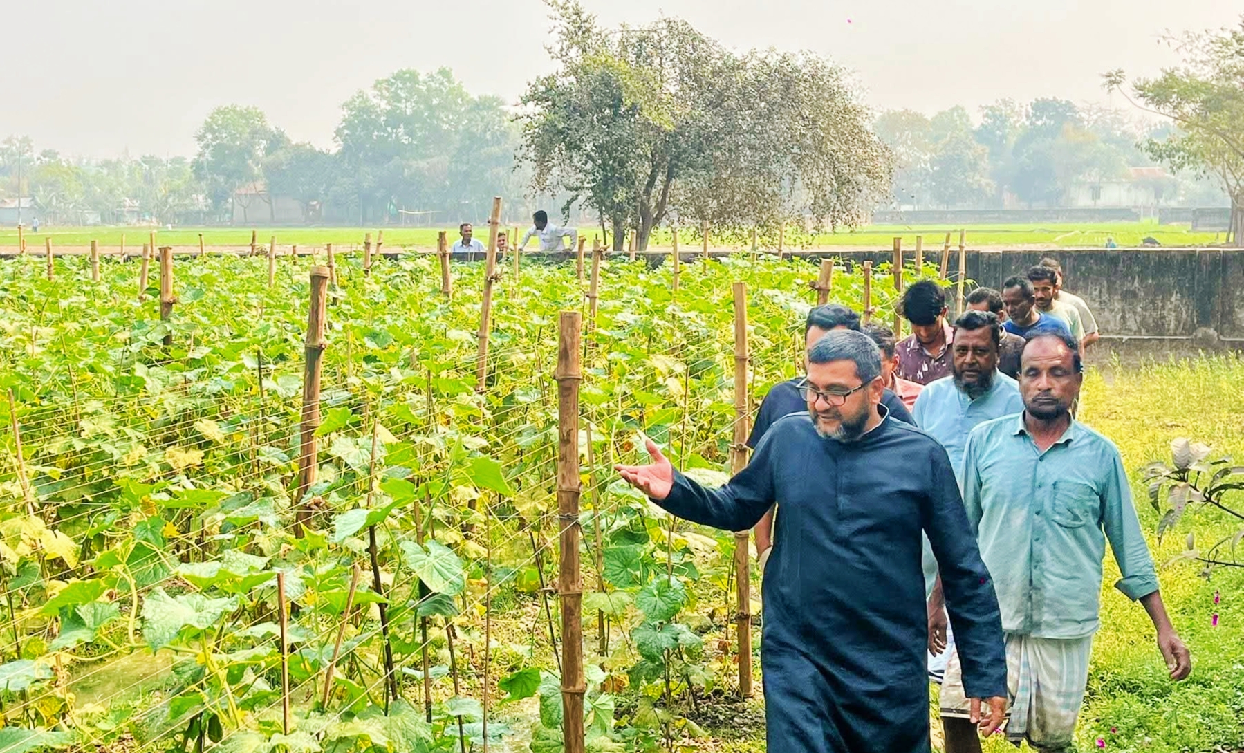 শ্রীপুরে ক্ষতিগ্রস্ত কৃষকের পাশে পৌর বিএনপির সদস্য সচিব বিল্লাল বেপারী