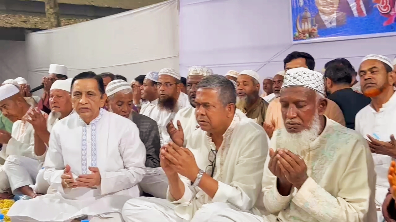 শ্রীপুরে নবনির্বাচিত এমপি ডা. রফিকুল ইসলাম বাচ্চুর সংবর্ধনা ও ইফতার মাহফিল