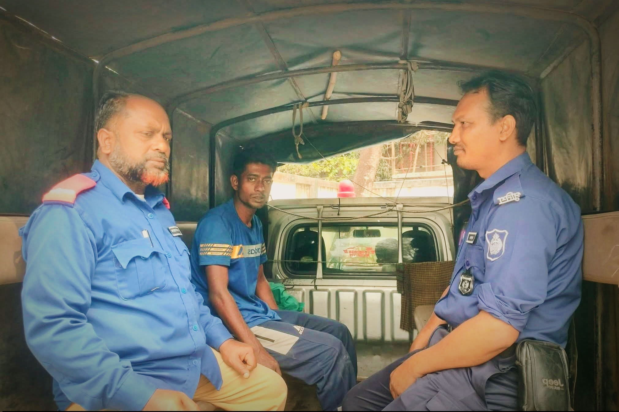 শ্রীপুরে মা.দ.কা.স.ক্ত ছেলেকে পুলিশে দিলেন বাবা,ভ্রামমাণ আদালতে দুই মাসের কা.রা.দ.ণ্ড