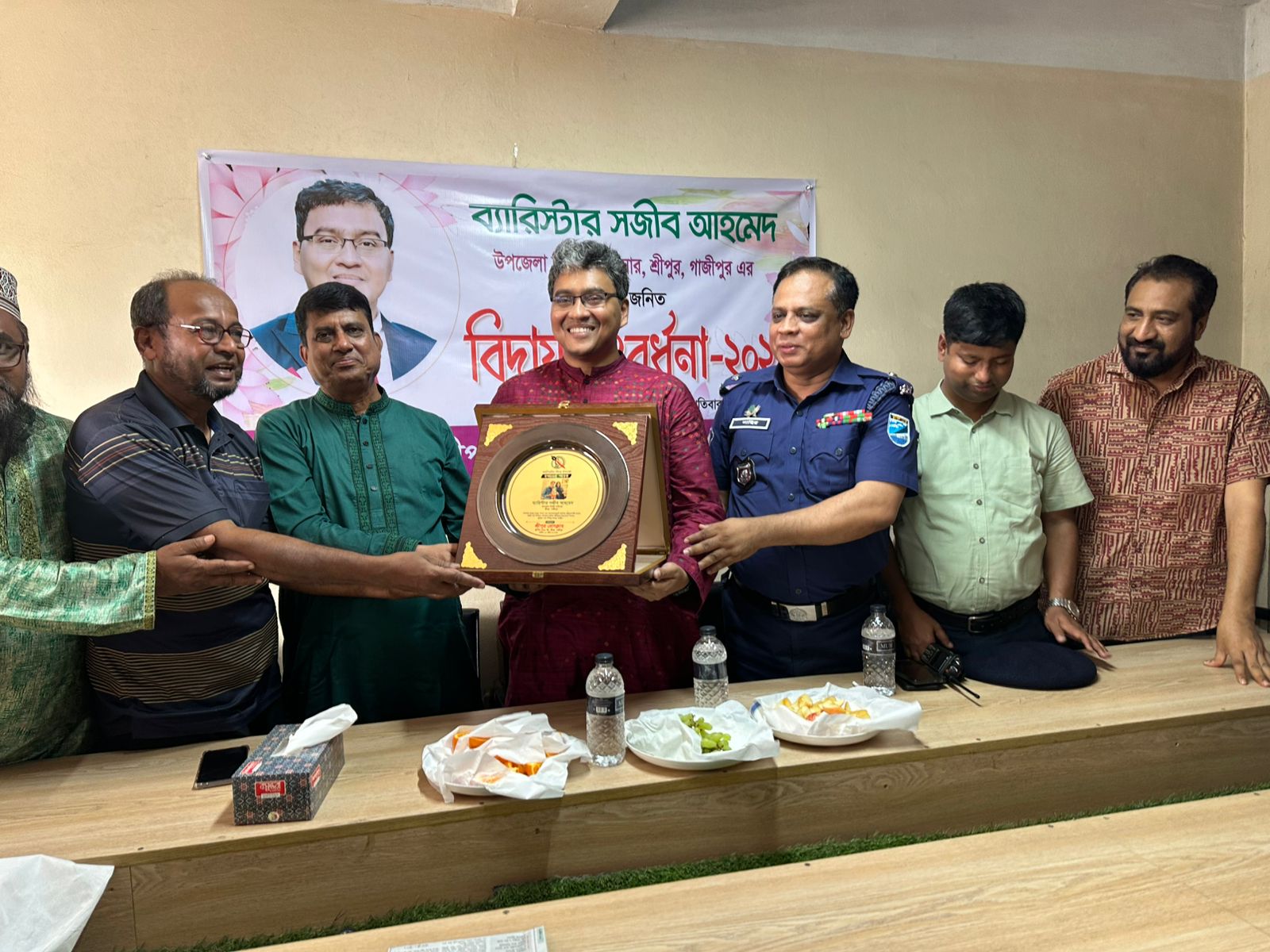 শ্রীপুরে উপজেলা নির্বাহী কর্মকর্তার ভালোবাসায় সিক্ত বিদায়