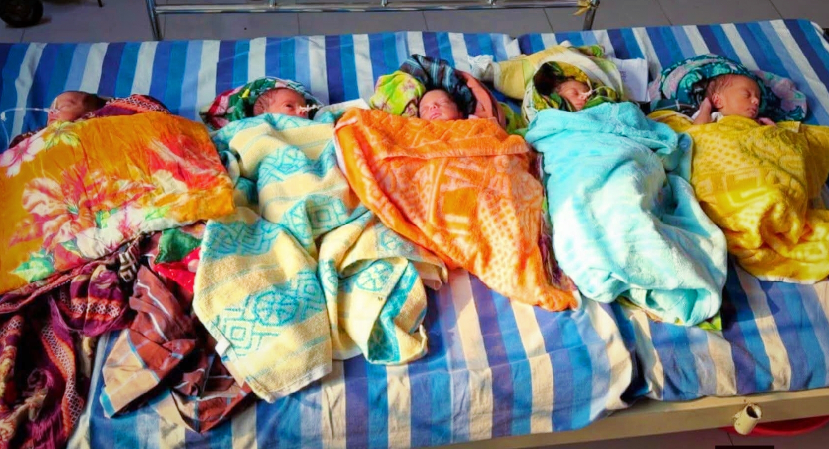 কাপাসিয়া’য় এক মায়ের ৫ সন্তান প্রসব ; ৩টি ছেলে ও ২টি মেয়ে শিশু সবাই সুস্থ 