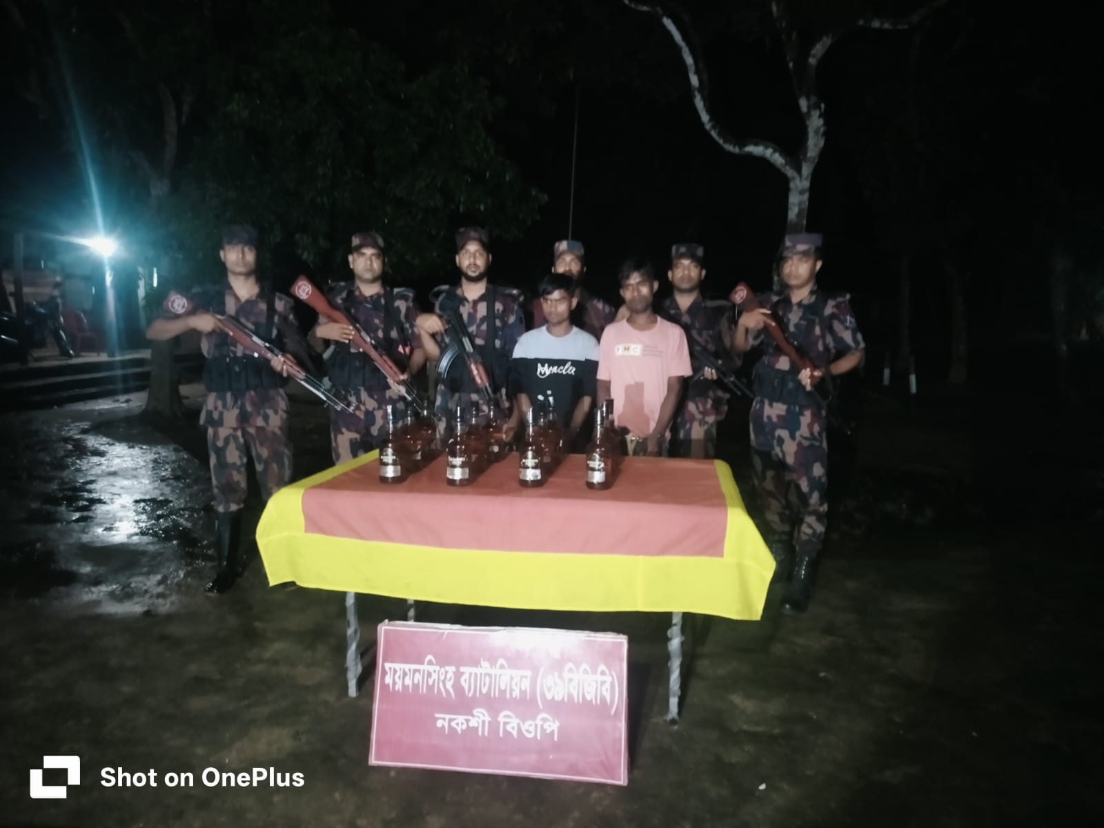 শেরপুর সীমান্তে বিজিবি’র অভিযানে ৬০ বোতল ভারতীয় মদ জব্দ,আটক-২