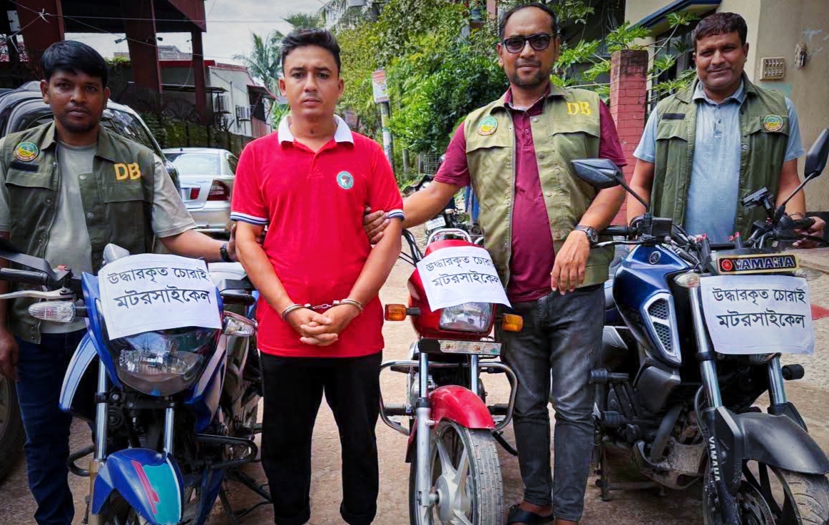 গাজীপুরে গোয়েন্দা পু্লিশের অ.ভি.যানে চো.রাই মোটরসাইকেল চক্রের হোতা গ্রে.ফ.তার ; ৩৩টি মোটরসাইকেল উদ্ধার