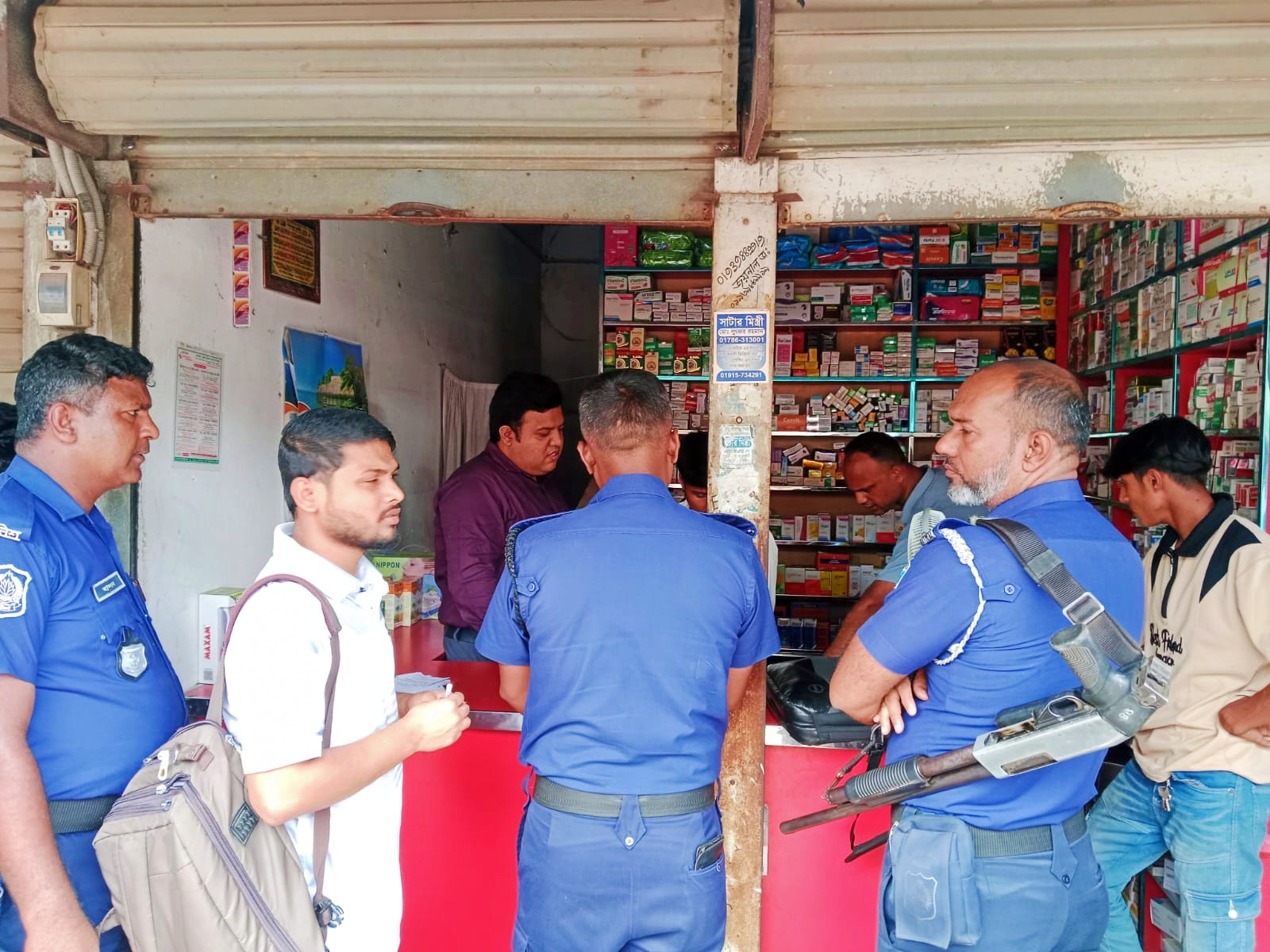 শ্রীপুরে ৭ ফার্মেসিকে ৮০ হাজার টাকা জরিমানা