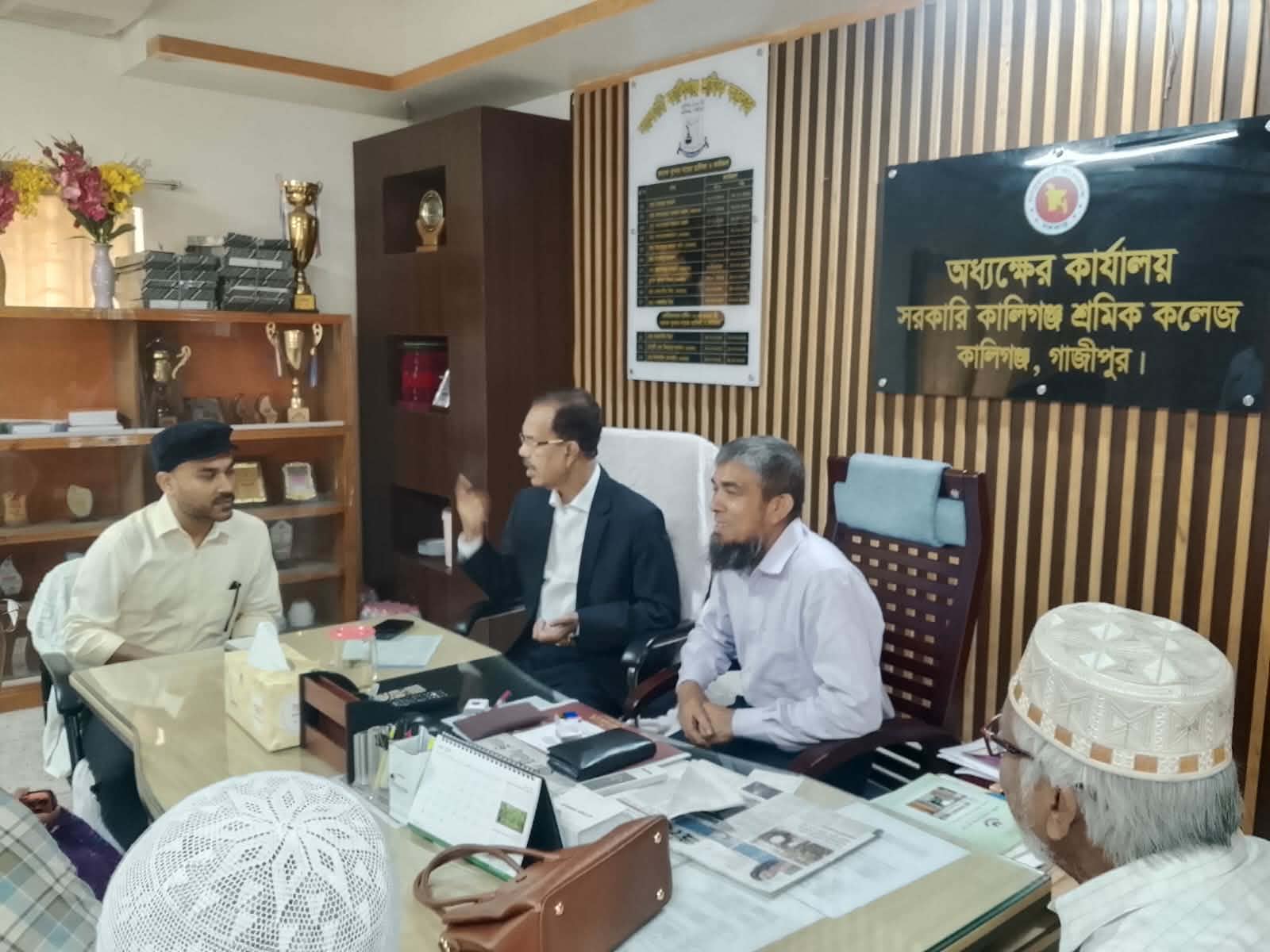 কালিগঞ্জে এইচএসসি পরীক্ষা কেন্দ্র পরিদর্শন করলেন এমপি ফজলুল হক মিলন