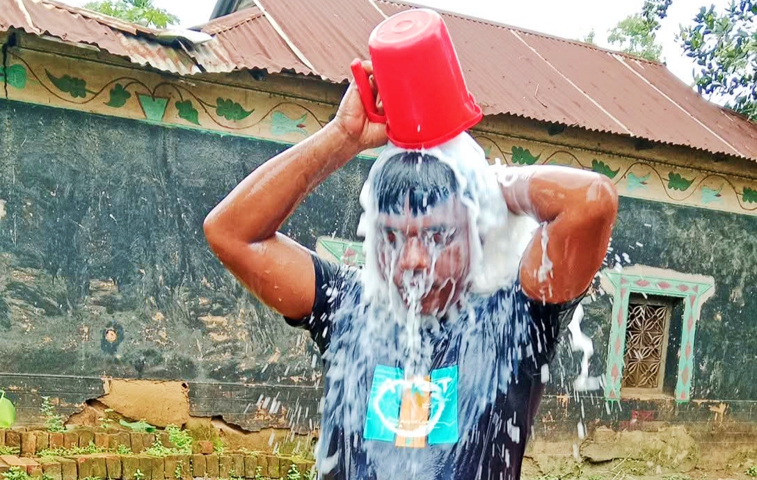 দুধ দিয়ে গোসল ও মায়ের মাথায় হাত রেখে শপথ: দল ছাড়লেন বিএনপি নেতা