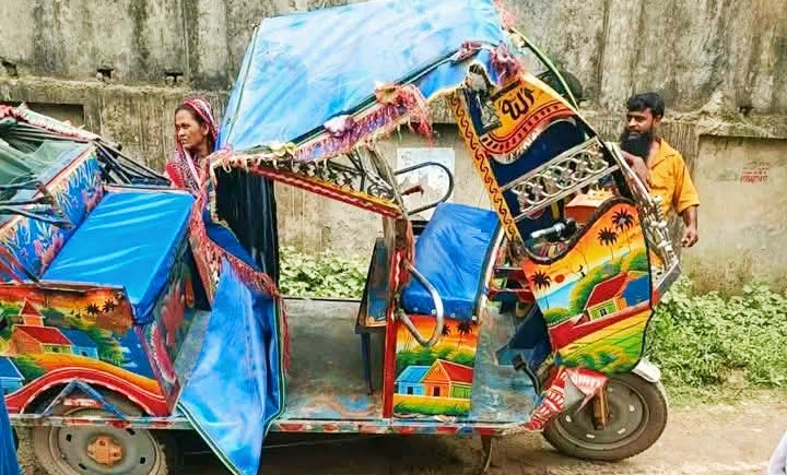 শ্রীপুরে ড্রাম ট্রাকের চা.পা.য় বৃদ্ধা নি.হ.ত, আ.হ.ত ৪