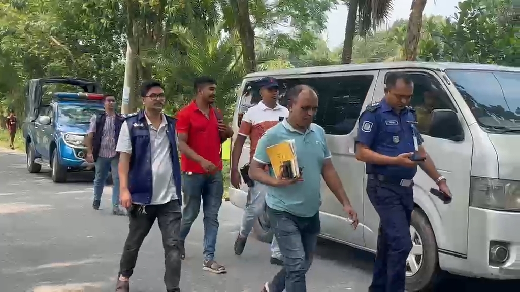 শ্রীপুরে বিকাশ ডিস্ট্রিবিউটরের গাড়িতে গু.লি চালিয়ে ২ কোটি ৩০ লাখ টাকা ছি.ন.তা.ই, থানায় মামলা দায়ের