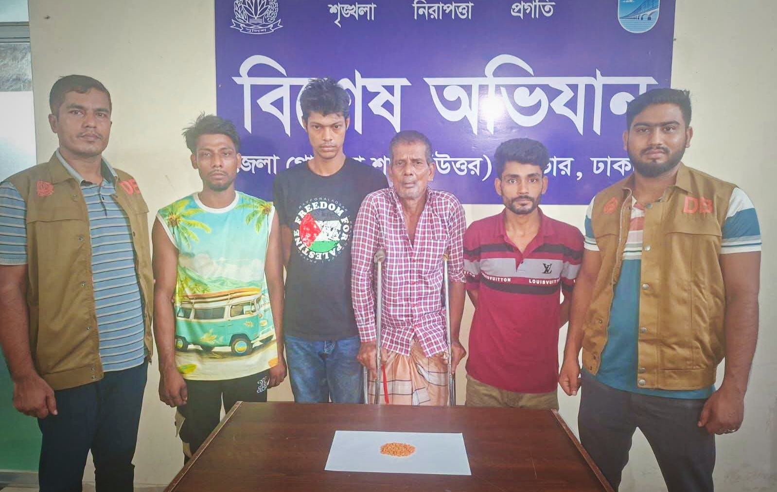 আশুলিয়ায় ডিবি উত্তর পুলিশের অভিযান: ২২০ পিস ই.য়া.বাসহ ৪ মা.দ.ক ব্যবসায়ী গ্রে.প্তা.র